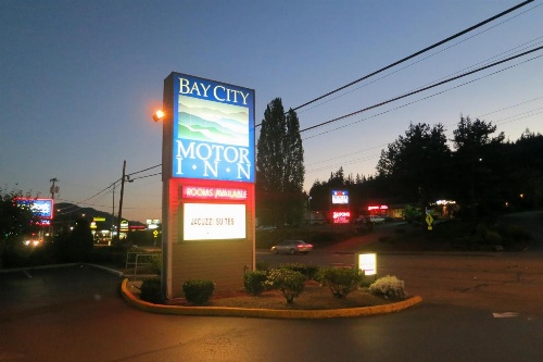 Bay City Motor Inn image 1