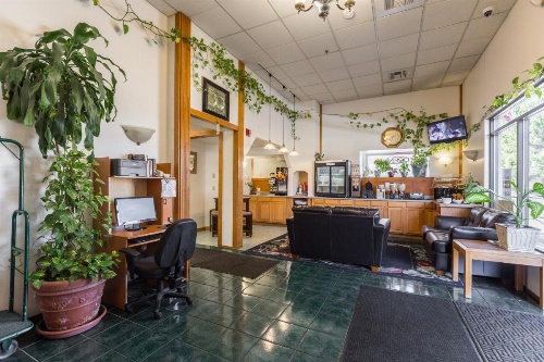 Bay City Motor Inn image 29