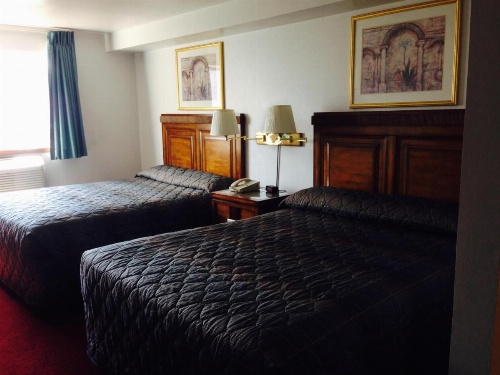 Bay City Motor Inn image 7